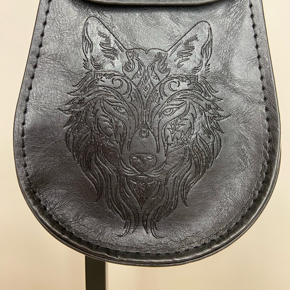 Black belt pouch embossed wolf - Picture 3 of 9